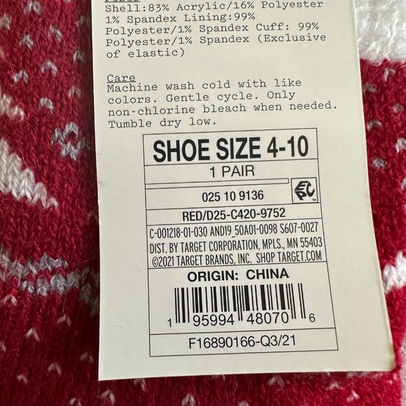 NWT a new day Women's Shoe Sz.4-10  Red/White Pattern Soft & Cozy Holiday Socks - Picture 11 of 12